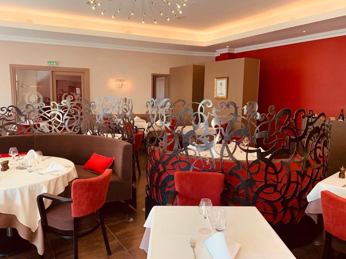 Logis Hotel Restaurant De La Paix Lodeve Bagian luar foto