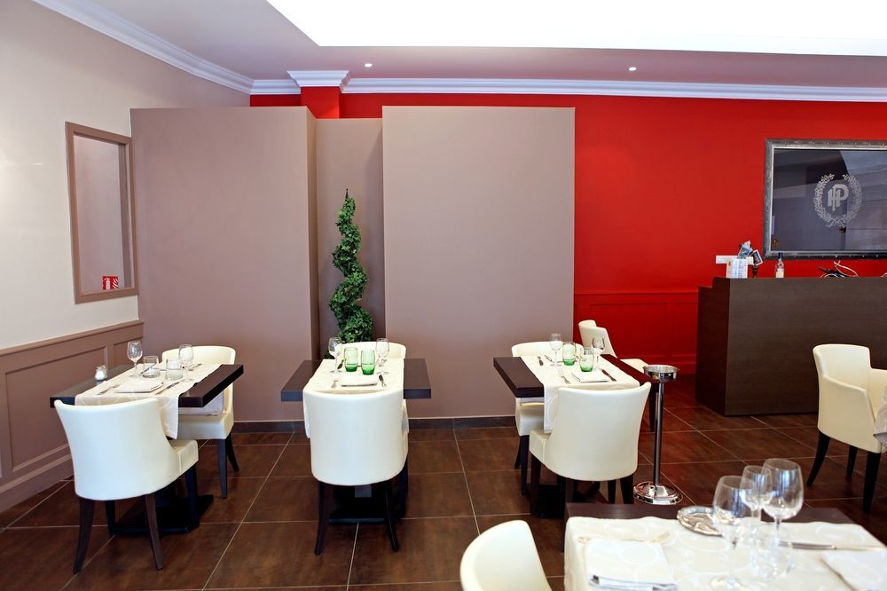 Logis Hotel Restaurant De La Paix Lodeve Bagian luar foto